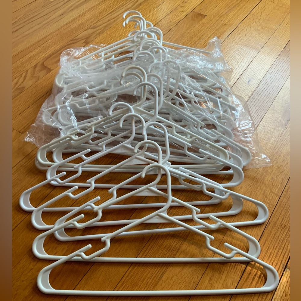 PLASTIC WHITE COAT HANGERS LOT OF 30 EXCELLENT CONDITION Clothing Heavy … - Picture 5 of 5